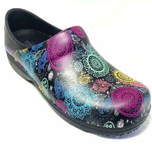 Crocs Clogs Womens Size 9 Neria Pro II Paisley Mandala Multicolor Nursing Shoes
